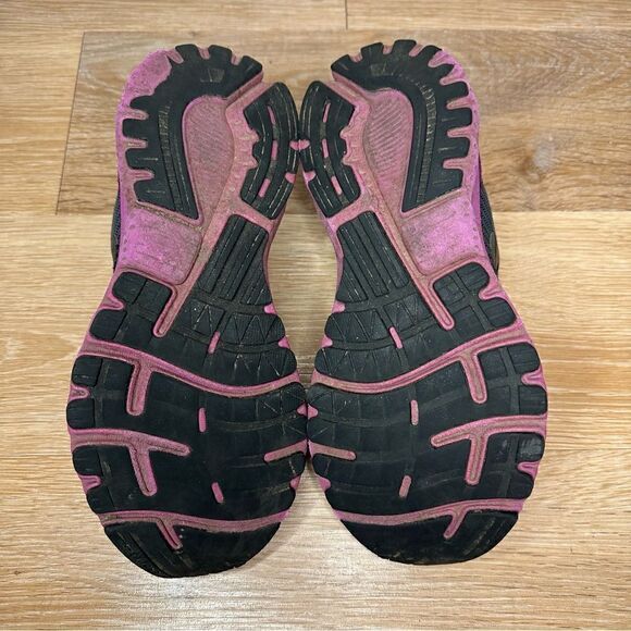 Brooks Adrenaline GTS 20 Black Running Shoes - Picture 10 of 12